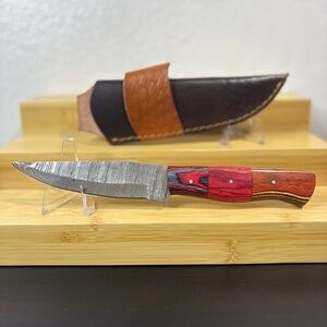 Damascus steel skinner knife